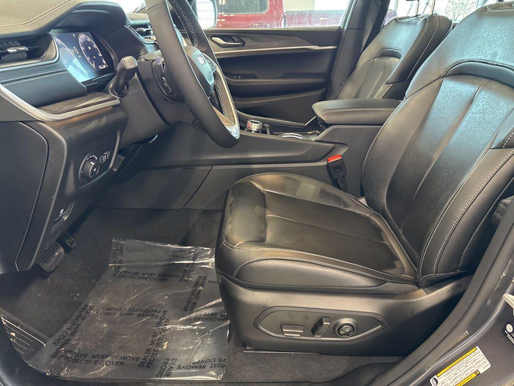 new 2025 Jeep Grand Cherokee car, priced at $45,745