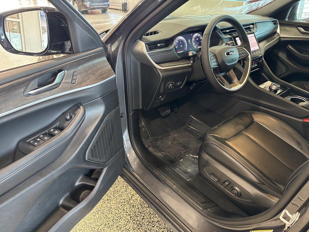 new 2025 Jeep Grand Cherokee car, priced at $45,745