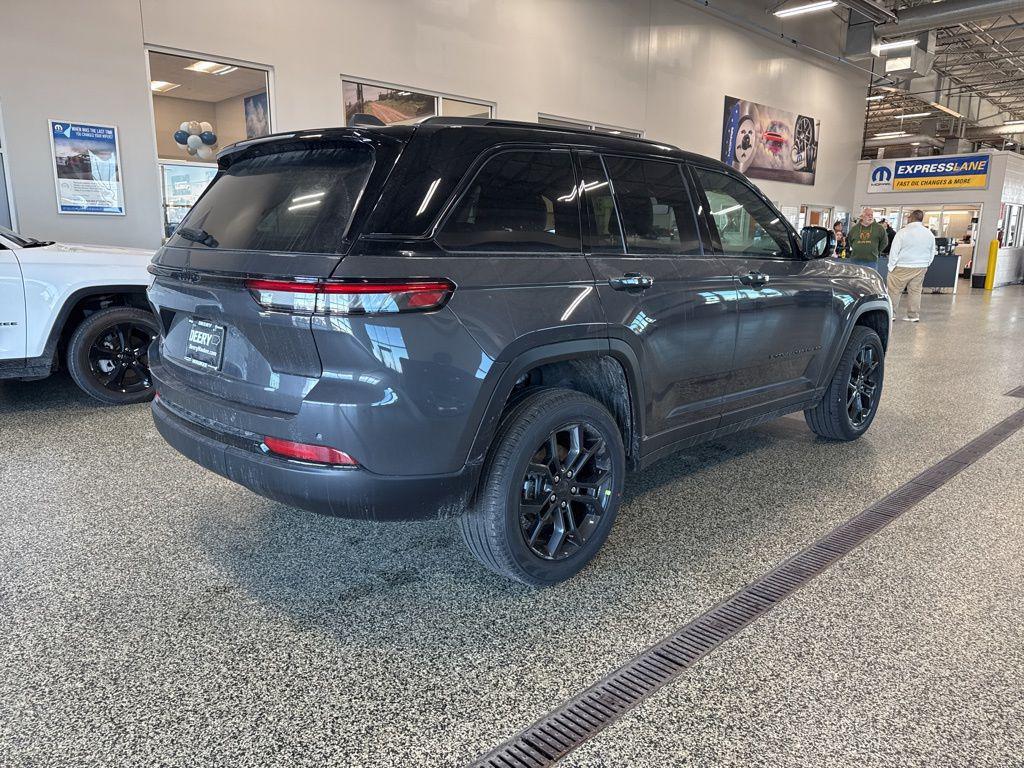 new 2025 Jeep Grand Cherokee car, priced at $45,745