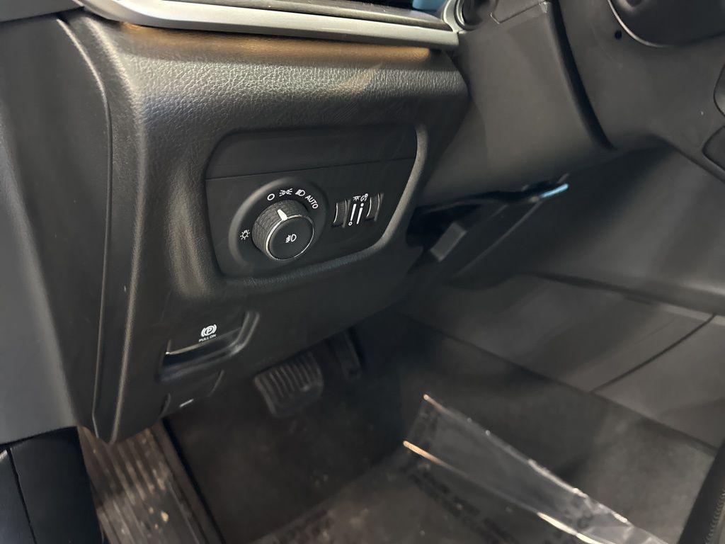 new 2025 Jeep Grand Cherokee car, priced at $45,745