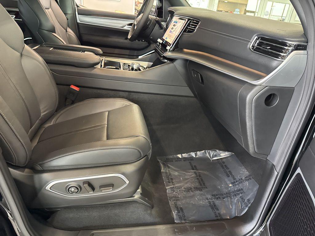 new 2026 Jeep Grand Wagoneer car, priced at $73,261