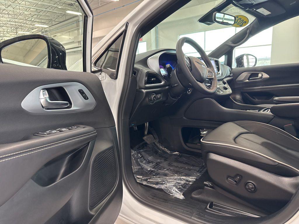 new 2026 Chrysler Pacifica car, priced at $45,495
