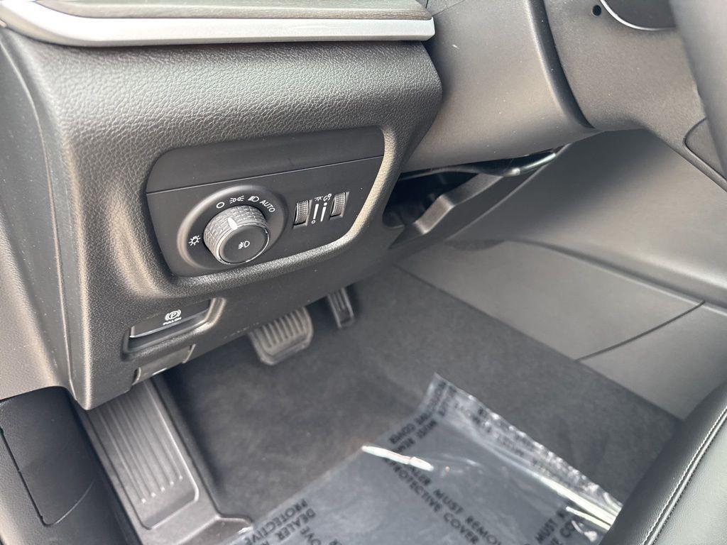 new 2026 Jeep Grand Cherokee L car, priced at $43,409