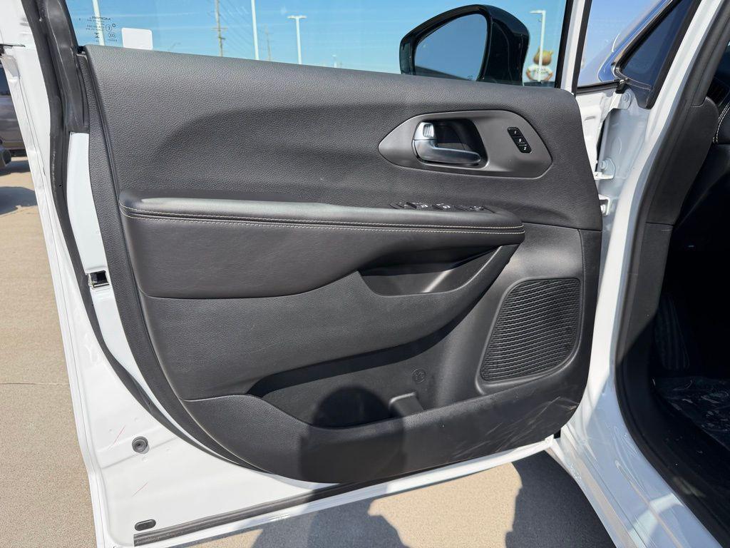 new 2026 Chrysler Pacifica car, priced at $40,501