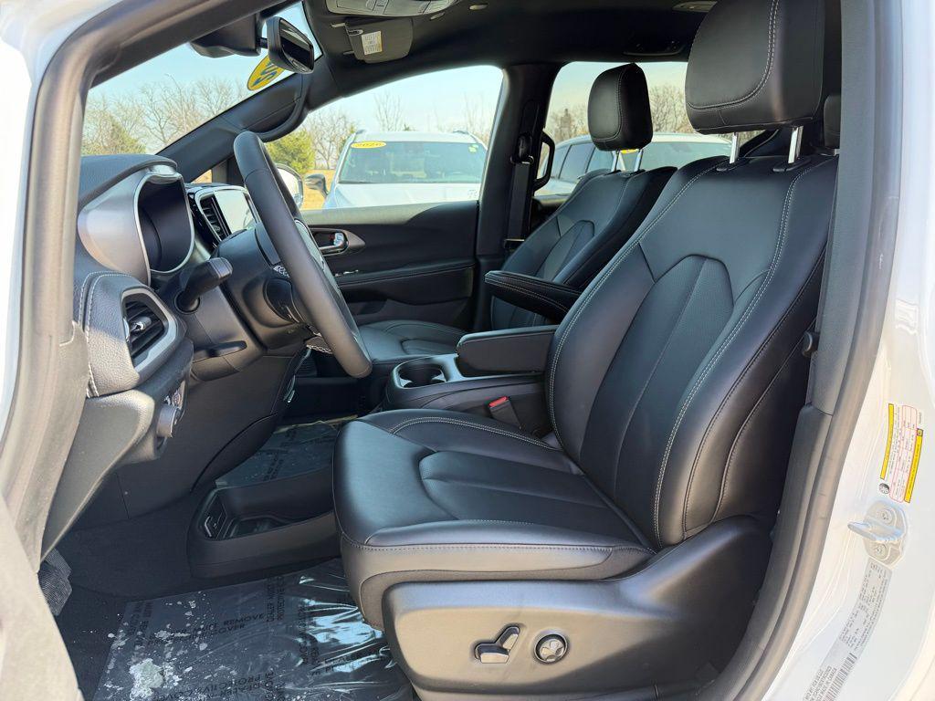 new 2026 Chrysler Pacifica car, priced at $40,501
