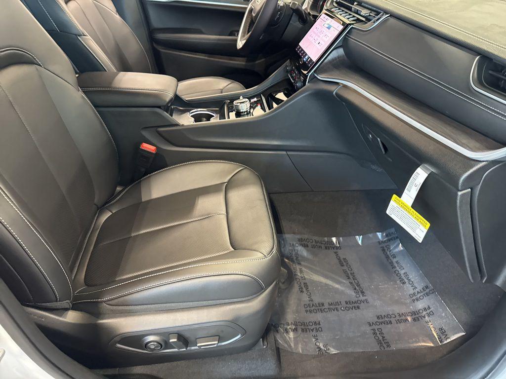 new 2025 Jeep Grand Cherokee L car, priced at $45,495