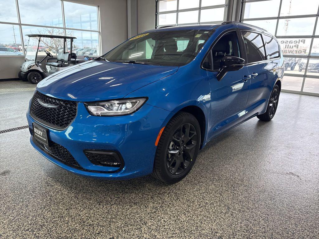 new 2026 Chrysler Pacifica car, priced at $43,467