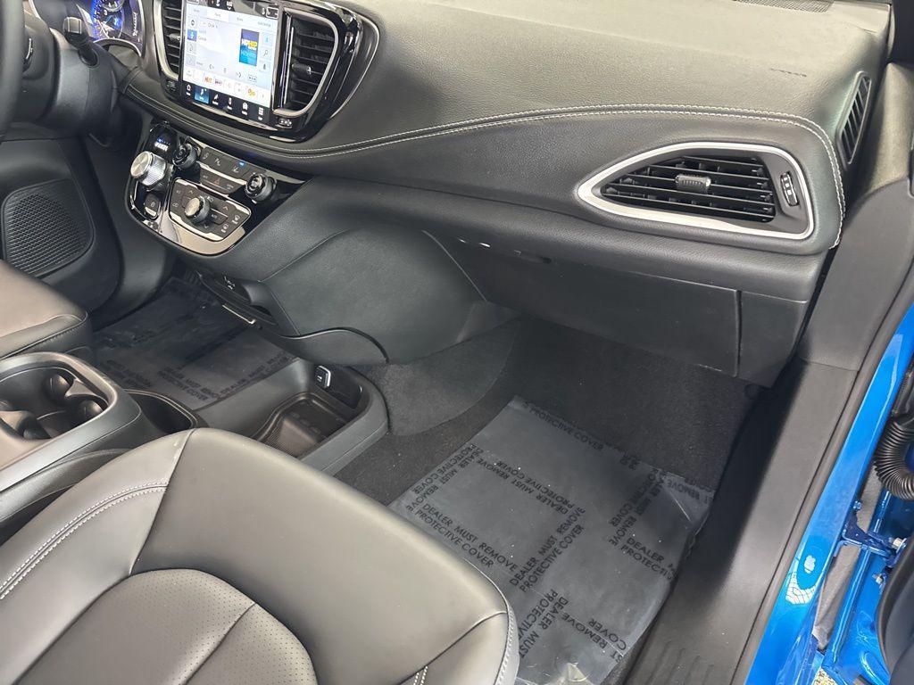 new 2026 Chrysler Pacifica car, priced at $43,467