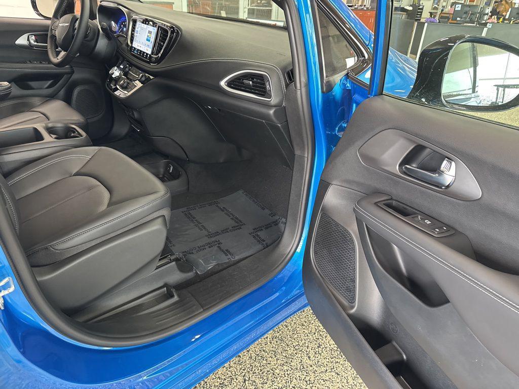 new 2026 Chrysler Pacifica car, priced at $43,467