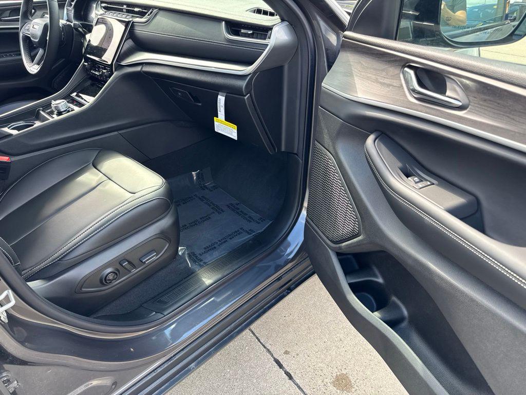 new 2025 Jeep Grand Cherokee car, priced at $40,245