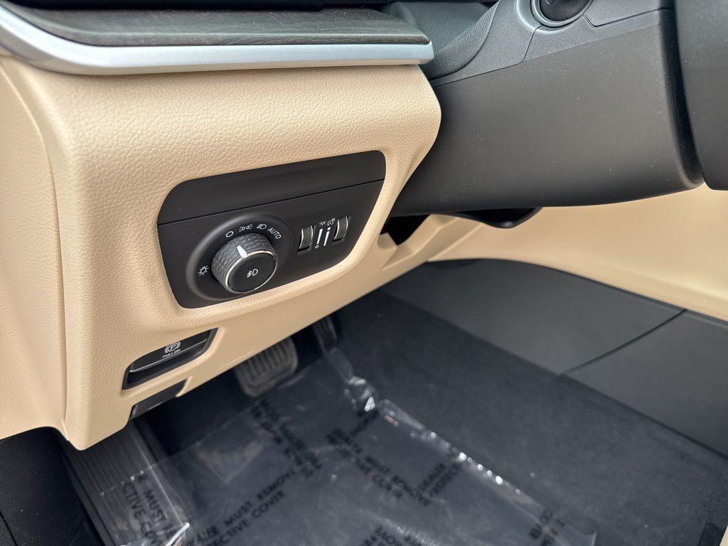 new 2026 Jeep Grand Cherokee car, priced at $39,931
