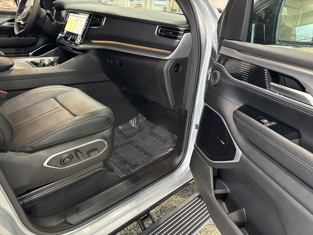 new 2026 Jeep Grand Wagoneer car, priced at $79,237