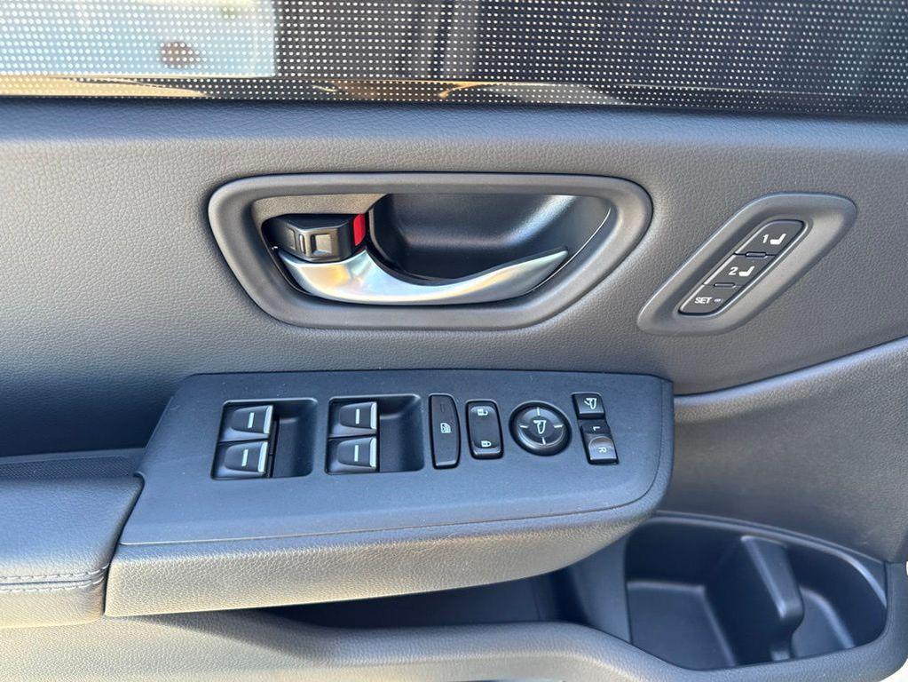 used 2025 Honda Pilot car, priced at $48,998