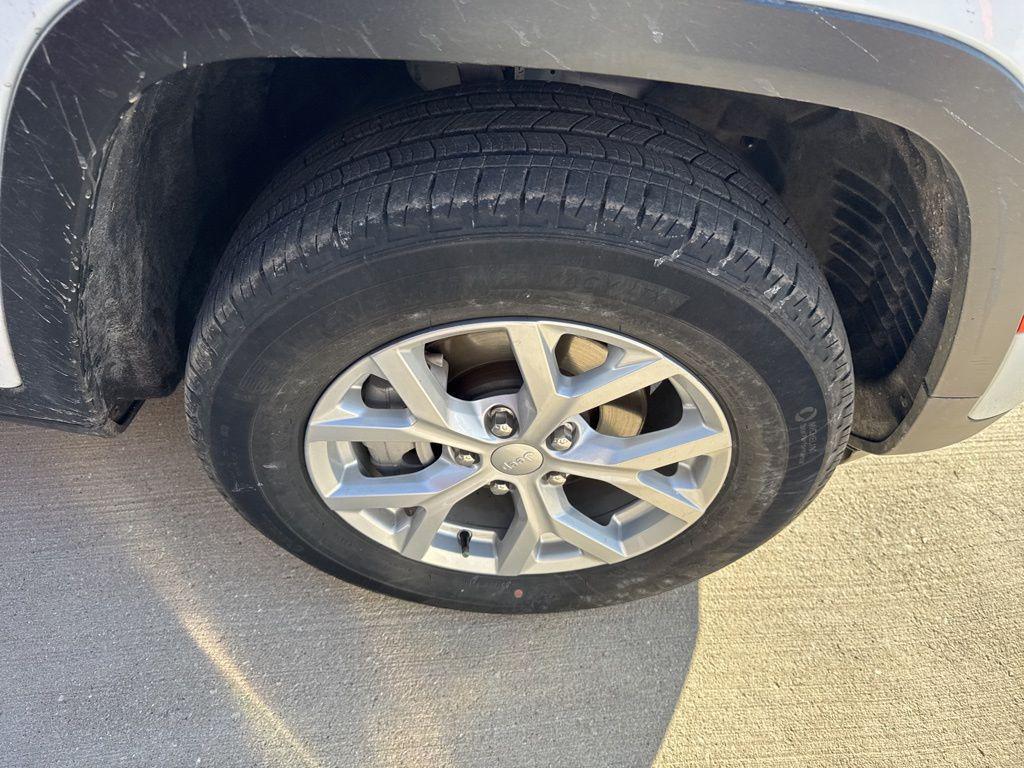 used 2023 Jeep Grand Cherokee car, priced at $31,228