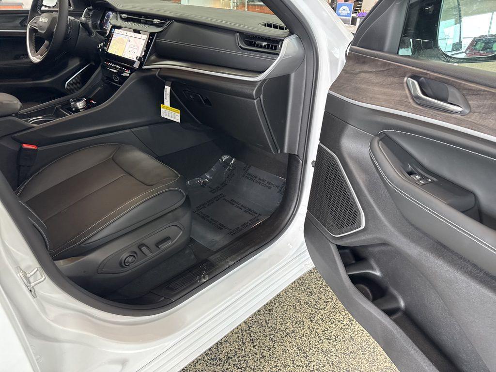 new 2026 Jeep Grand Cherokee car, priced at $45,148