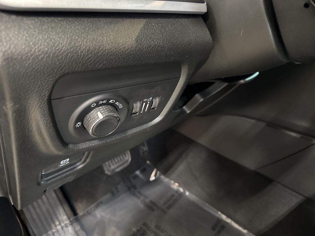 new 2026 Jeep Grand Cherokee car, priced at $37,605