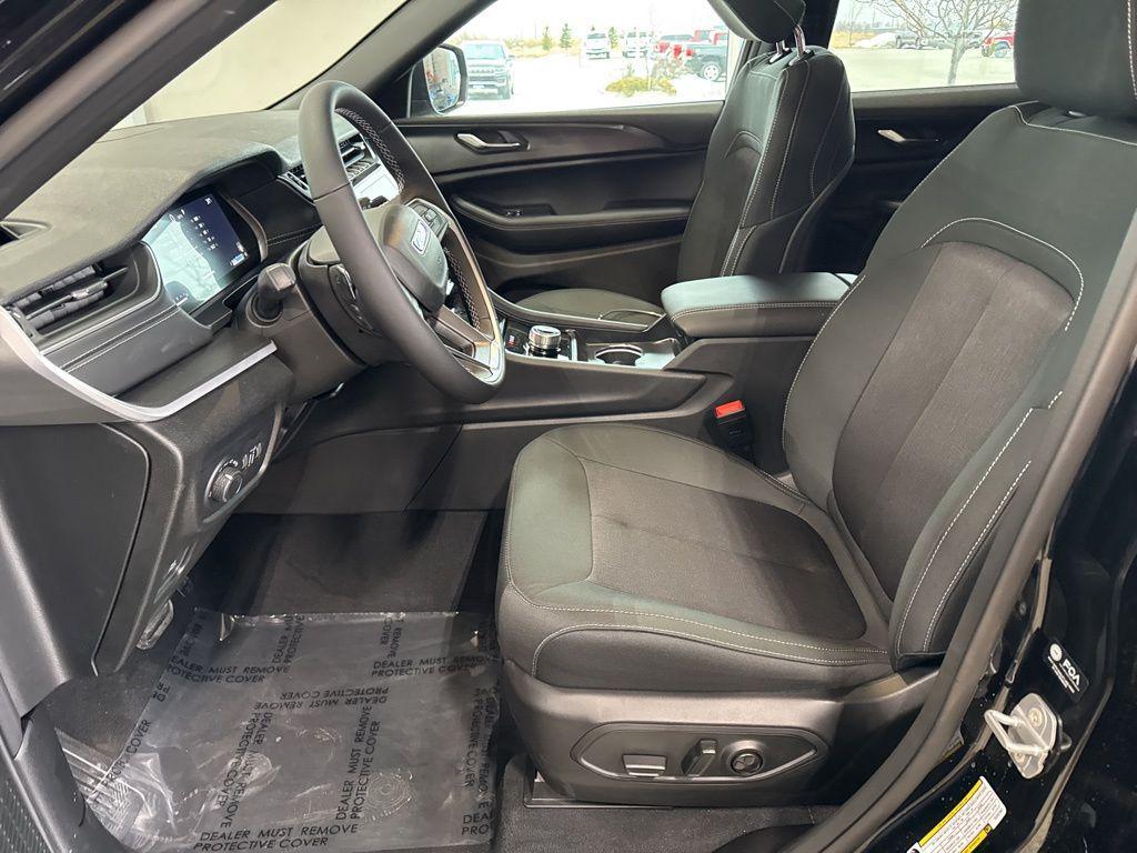 new 2026 Jeep Grand Cherokee car, priced at $37,605