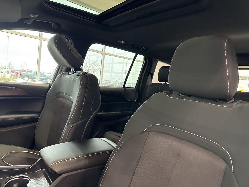 new 2026 Jeep Grand Cherokee car, priced at $37,605
