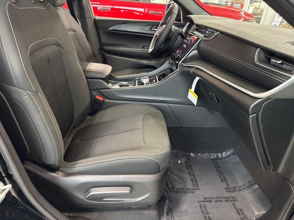 new 2026 Jeep Grand Cherokee car, priced at $37,605