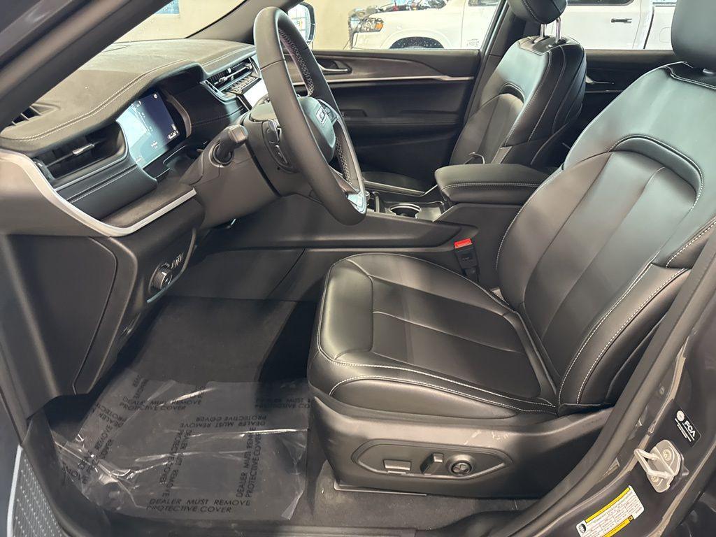 new 2025 Jeep Grand Cherokee car, priced at $42,245