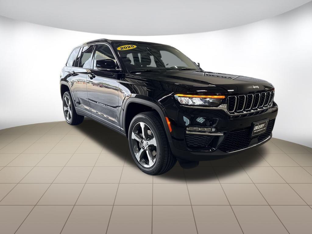 new 2025 Jeep Grand Cherokee car, priced at $43,616