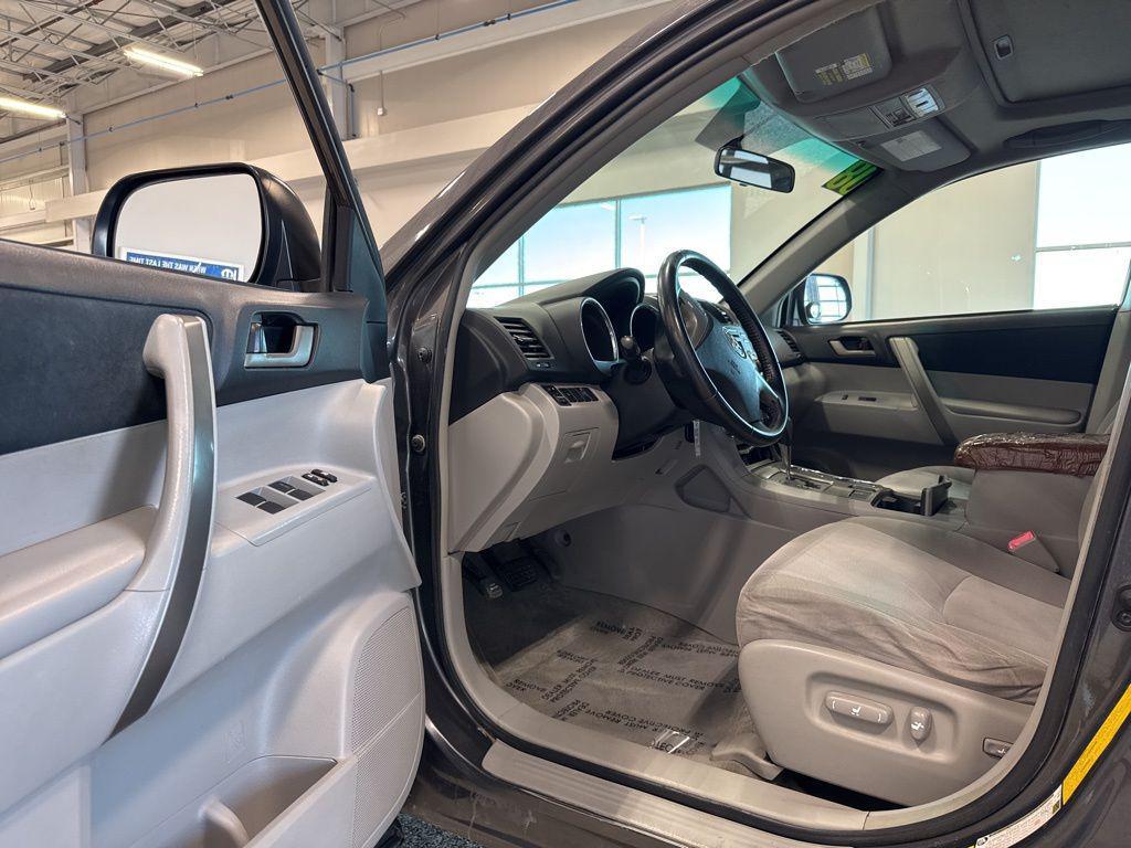 used 2008 Toyota Highlander car, priced at $4,995