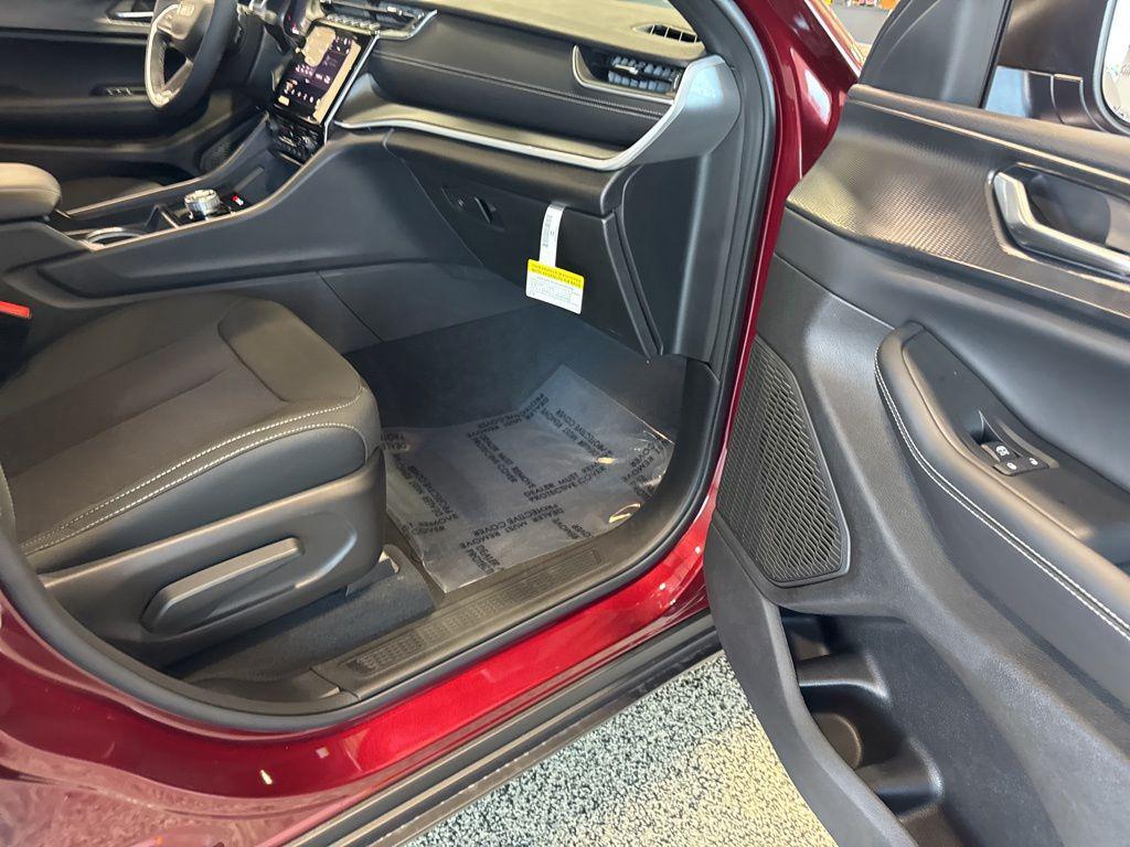 new 2026 Jeep Grand Cherokee L car, priced at $47,029