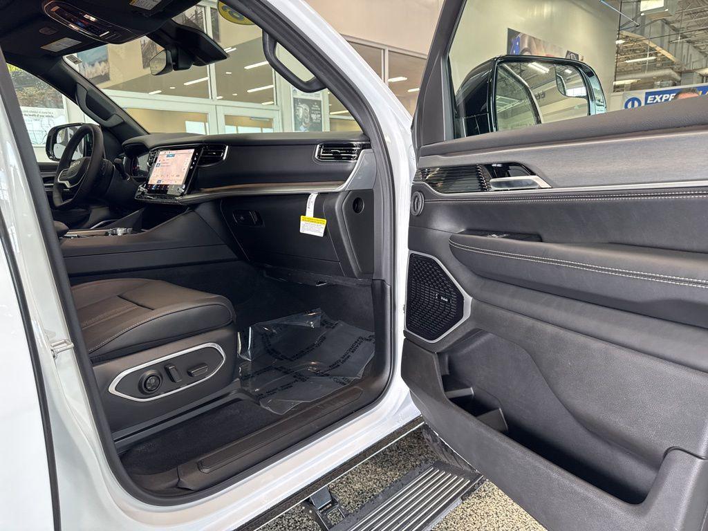 new 2026 Jeep Grand Wagoneer car, priced at $78,502