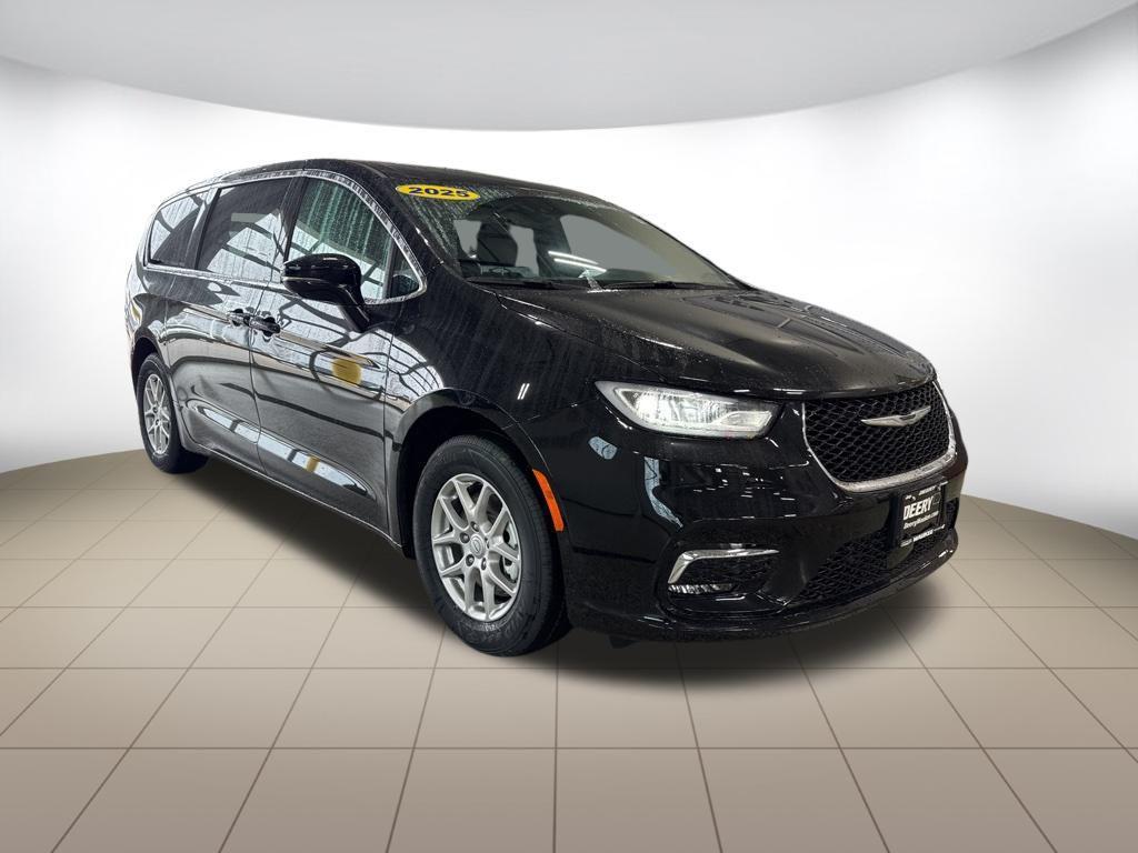 new 2025 Chrysler Pacifica car, priced at $44,932