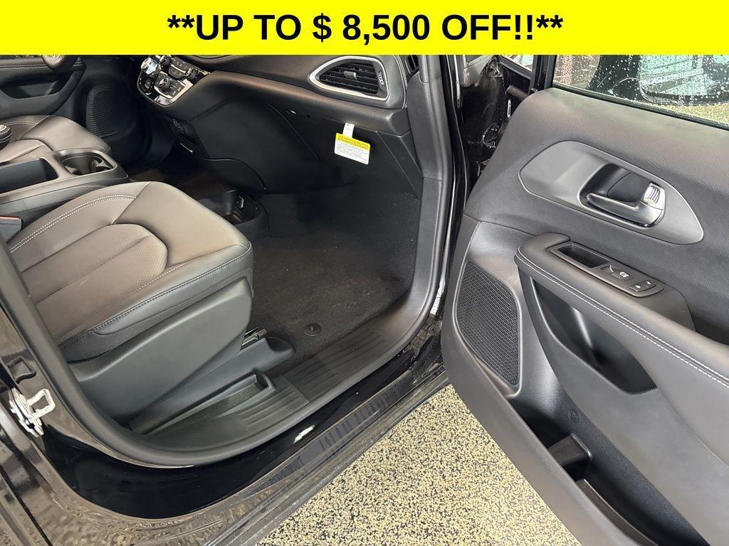 new 2025 Chrysler Pacifica car, priced at $38,995