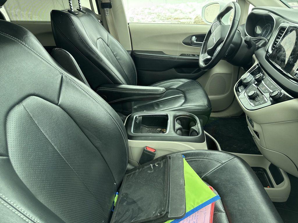 used 2022 Chrysler Pacifica car, priced at $18,723