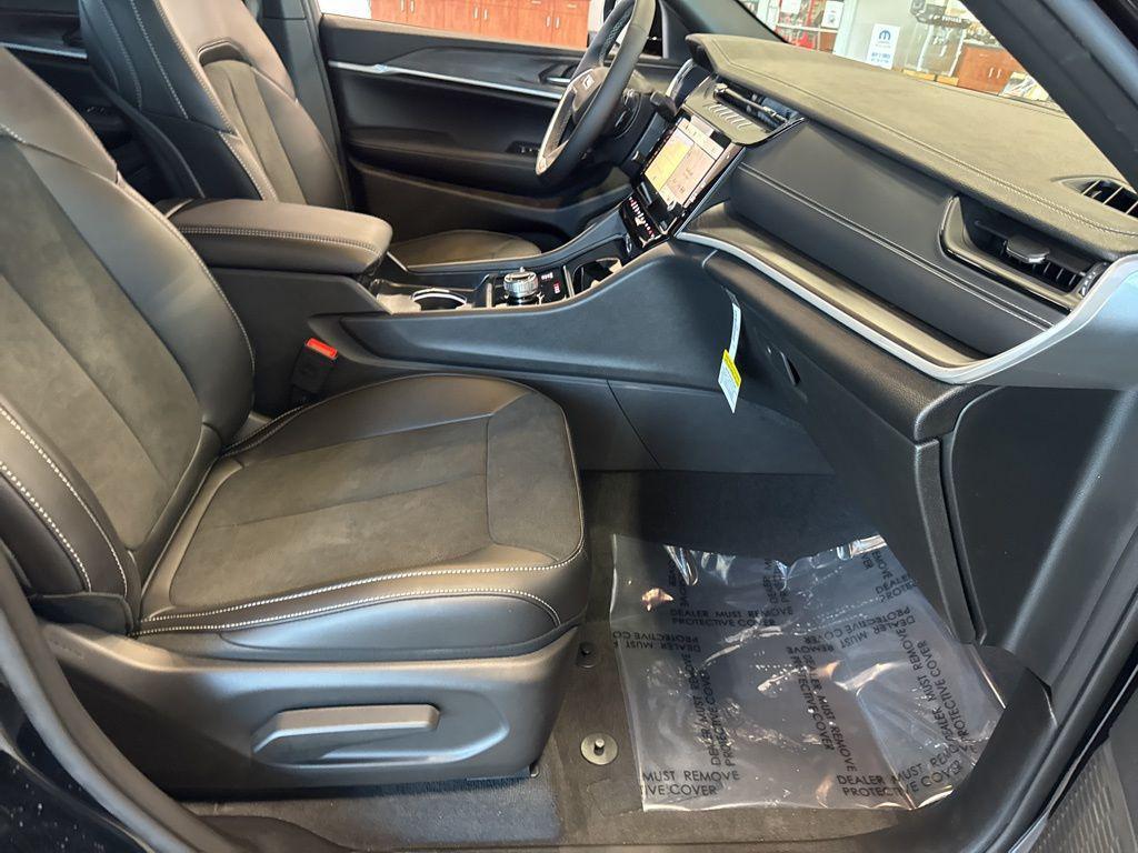 new 2026 Jeep Grand Cherokee car, priced at $40,706