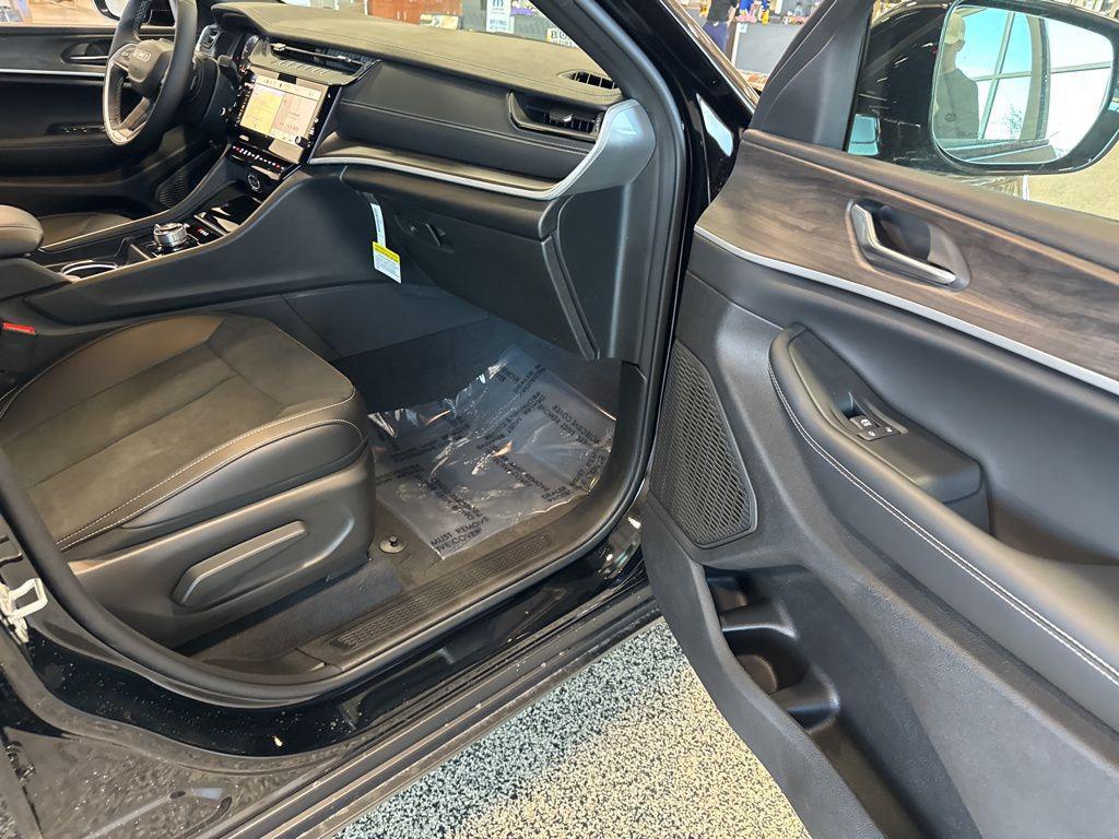 new 2026 Jeep Grand Cherokee car, priced at $40,706