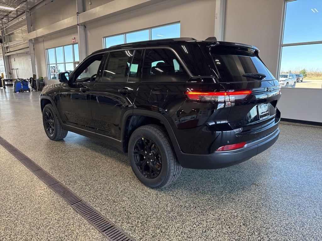 new 2026 Jeep Grand Cherokee car, priced at $40,706