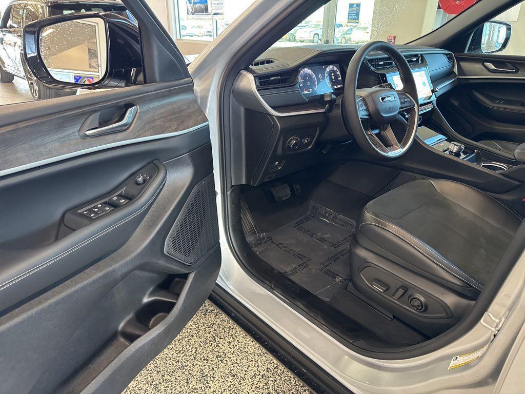 new 2026 Jeep Grand Cherokee car, priced at $45,045