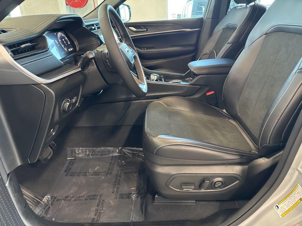 new 2026 Jeep Grand Cherokee car, priced at $45,045