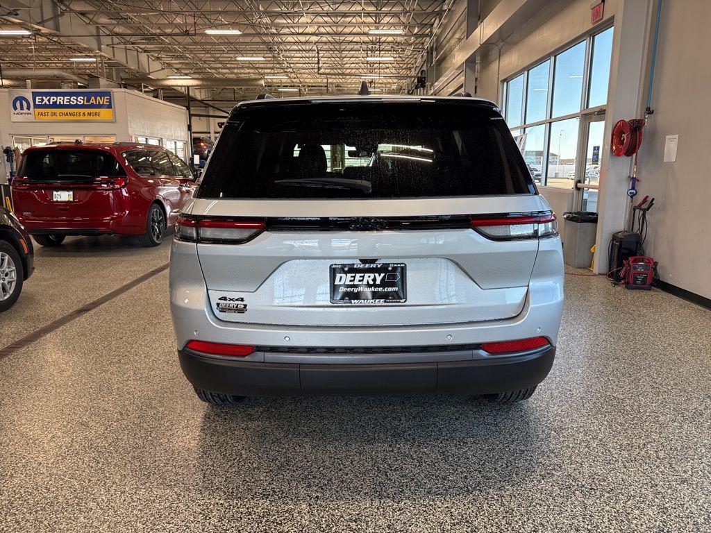 new 2026 Jeep Grand Cherokee car, priced at $45,045