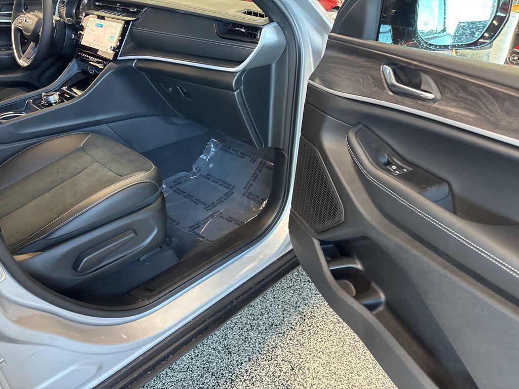 new 2026 Jeep Grand Cherokee car, priced at $45,045