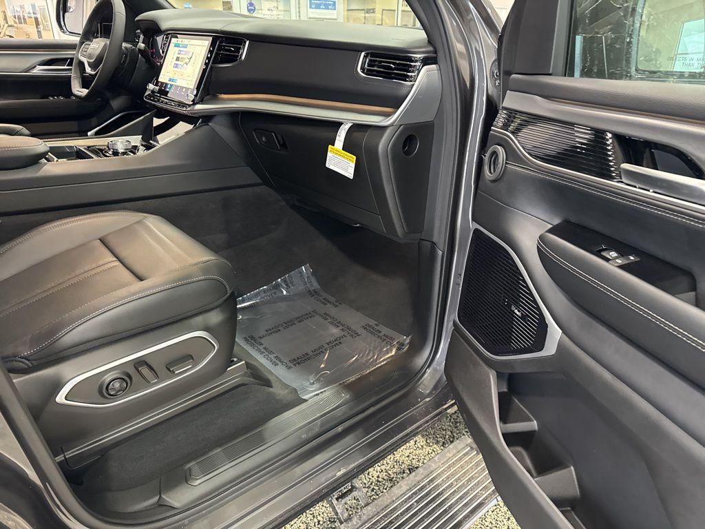 new 2026 Jeep Grand Wagoneer L car, priced at $76,878