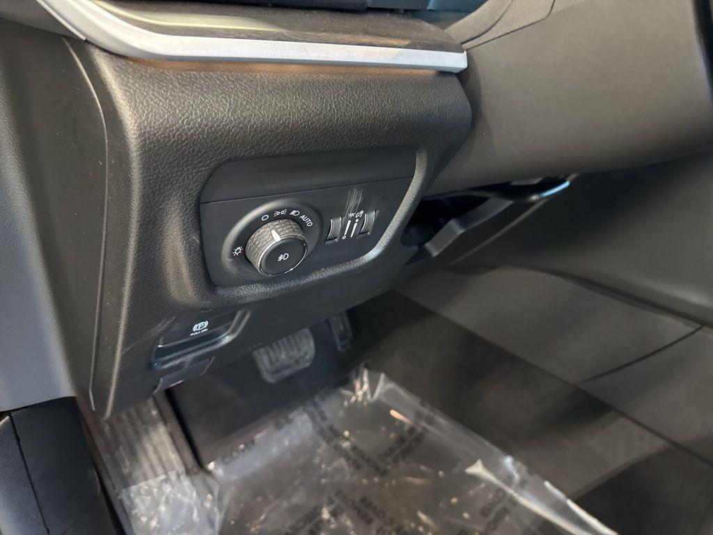 new 2026 Jeep Grand Cherokee L car, priced at $48,163