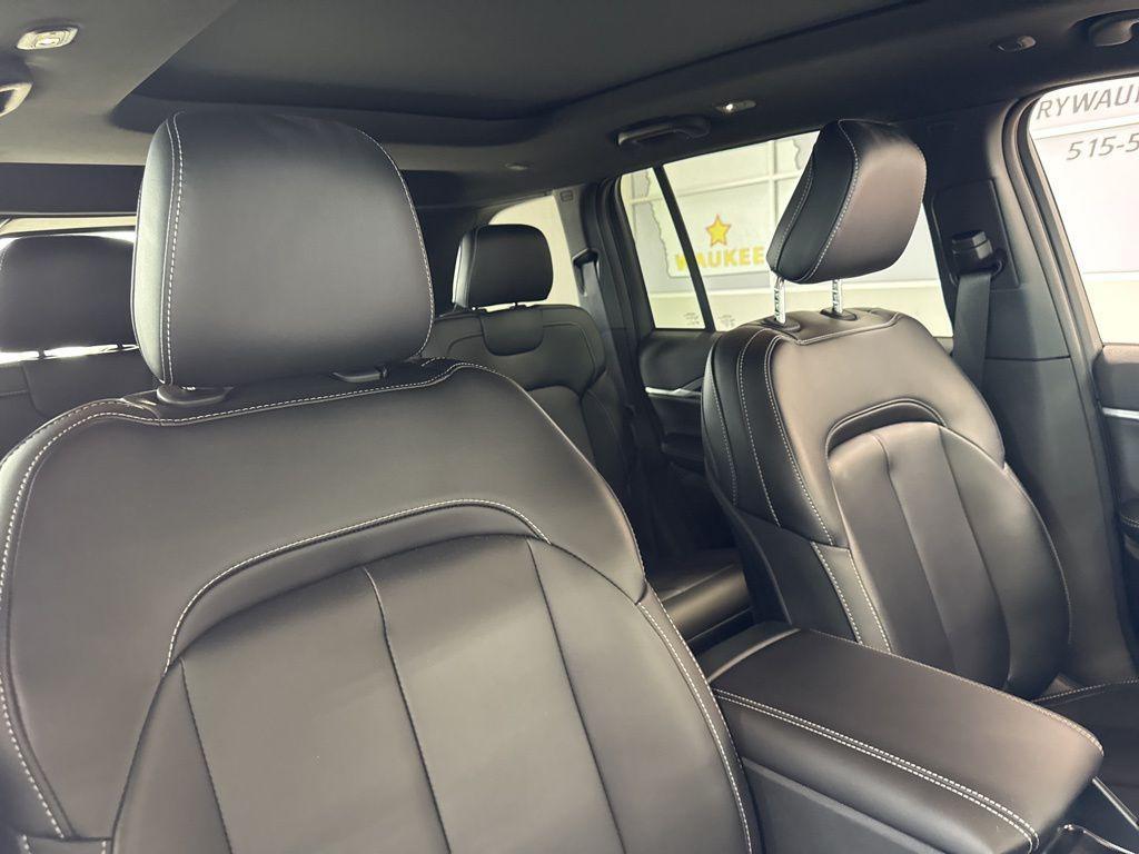 new 2026 Jeep Grand Cherokee car, priced at $38,892