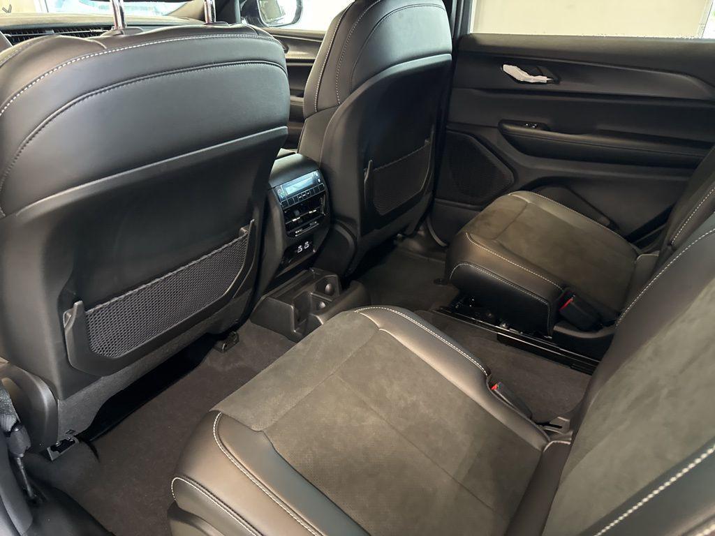 new 2025 Jeep Grand Cherokee L car, priced at $41,021