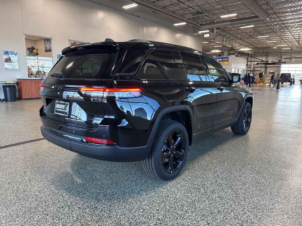 new 2025 Jeep Grand Cherokee car, priced at $45,245