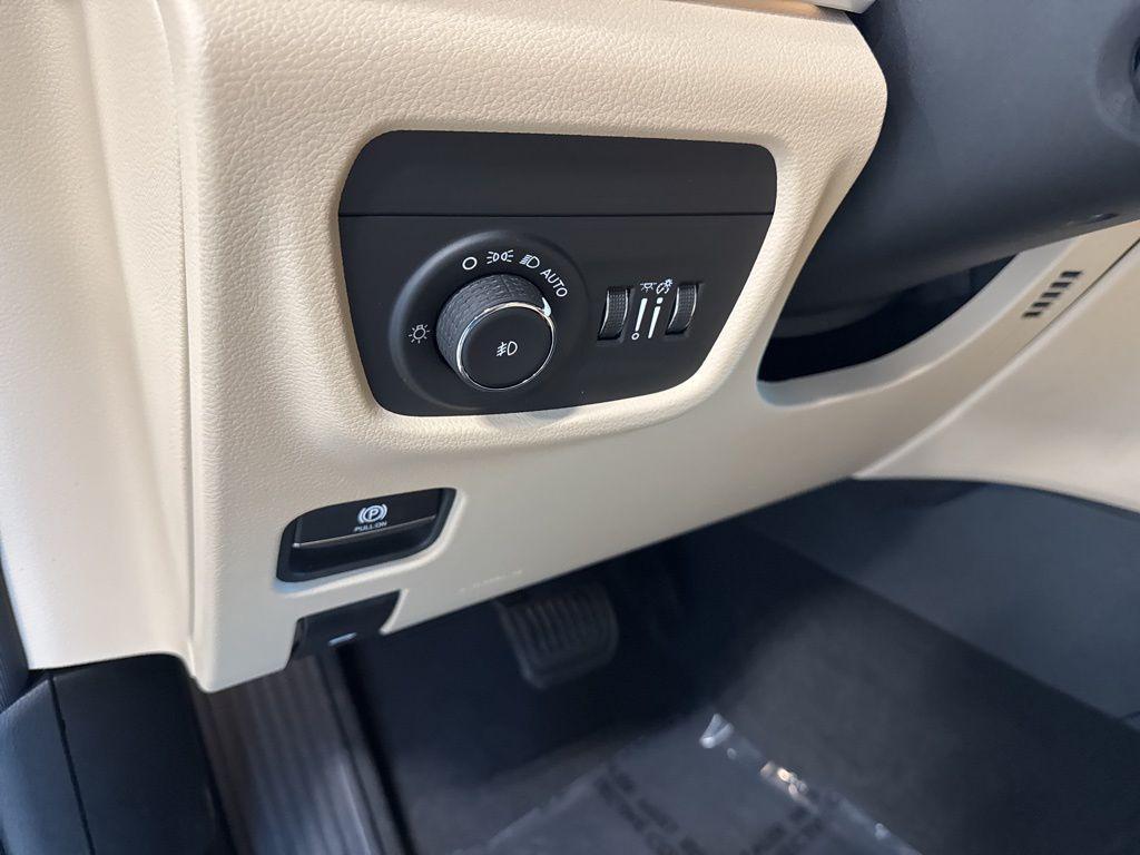 new 2025 Jeep Grand Cherokee car, priced at $45,245