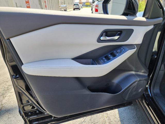 2025 Super Black Nissan Rogue