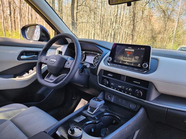 2025 Super Black Nissan Rogue