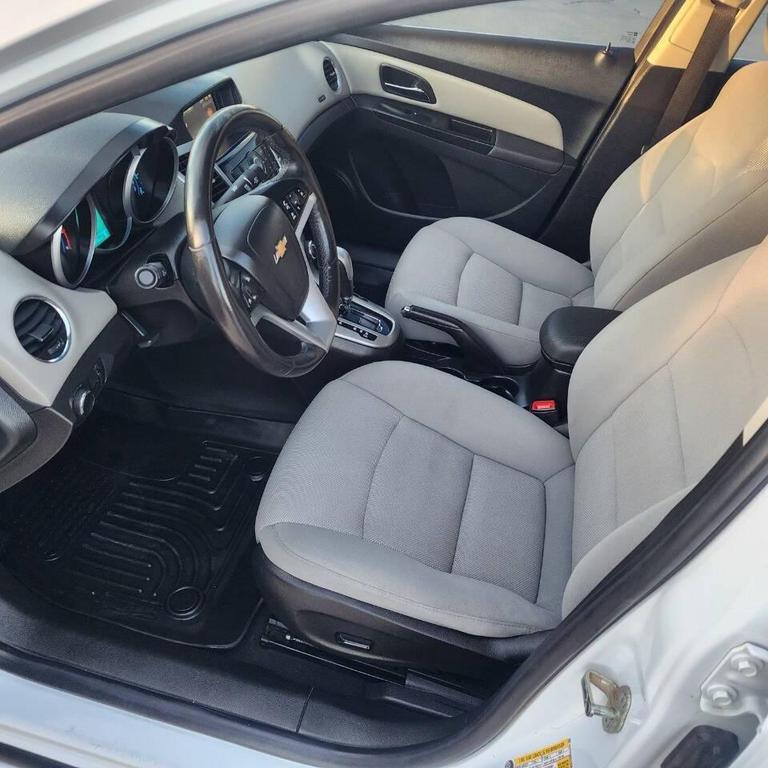 used 2014 Chevrolet Cruze car, priced at $5,900