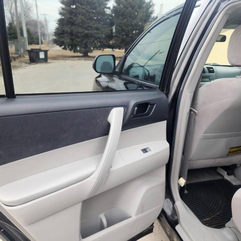 used 2008 Toyota Highlander car, priced at $6,950