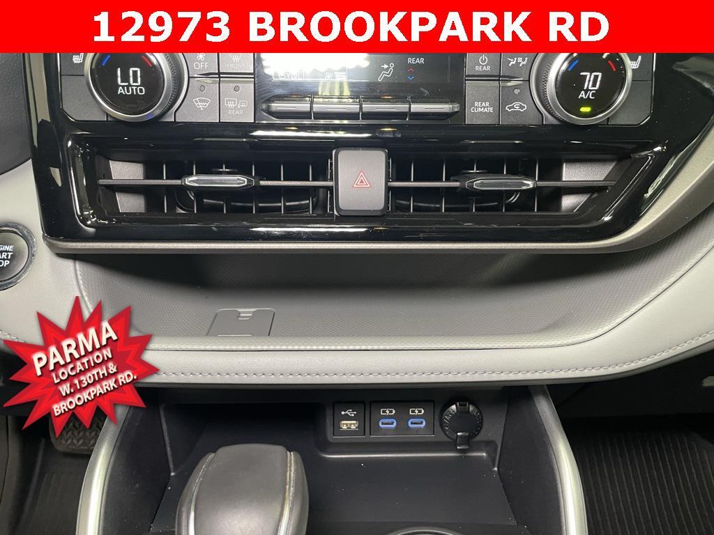 used 2022 Toyota Highlander car, priced at $30,994