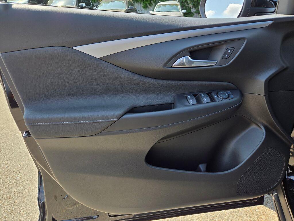 new 2025 Buick Envista car, priced at $23,779